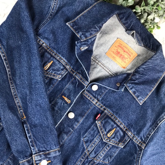 Levi’s | Women’s Jean Jacket - Picture 4 of 7